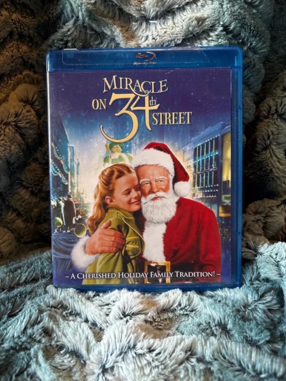 Miracle on 34th Street (Blu-ray, 1947) Classic Holiday Movie